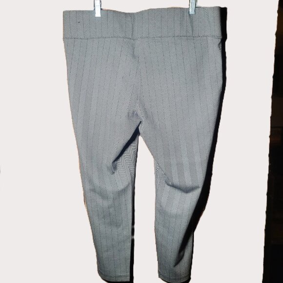 NWT Torrid First at Fit Herringbone Black/White Stretch Ankle Pants - Size 2X - Picture 3 of 12